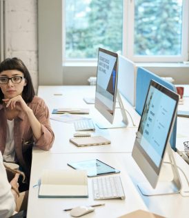 Les Gens Devant Les Ordinateurs